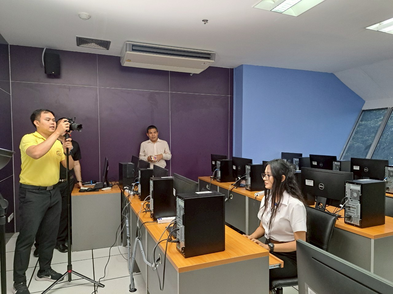 การถ่ายแบบทำคลิปวิดีโอ เพื่อการประชาสัมพันธ์เชิงรุก (ภาคภาษาอังฤกษ) 